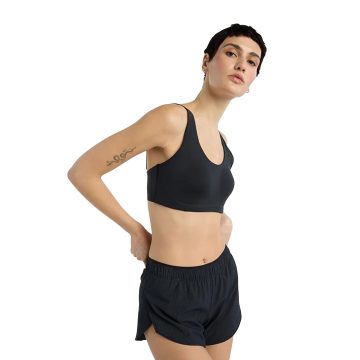 Top Deportivo New Balance Original Essential Run Negro Mujer